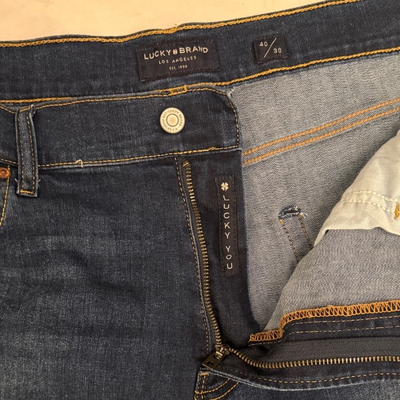 Lucky Brand Men's Dark Indigo Straight Jeans - Picture 4 of 10